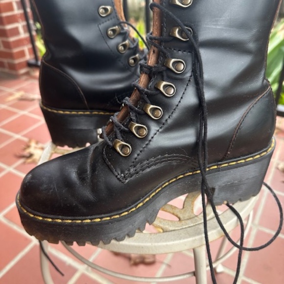 Doc Martens Original  Women's Size 7 - Picture 2 of 4